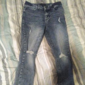 Men distresses jeans